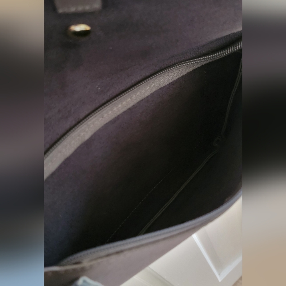 Sleek Gray Crossbody Bag - Picture 10 of 15